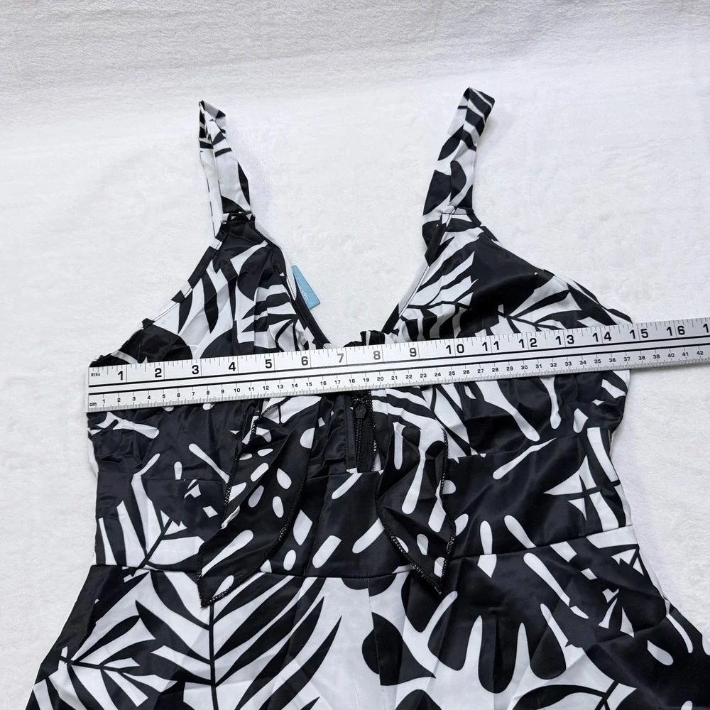 CUPSHE Romper Tropical Palm Leaf‎ Black White Tie Front V Neck Medium